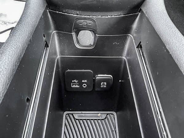 2016 Chrysler 200 LIMITED-20