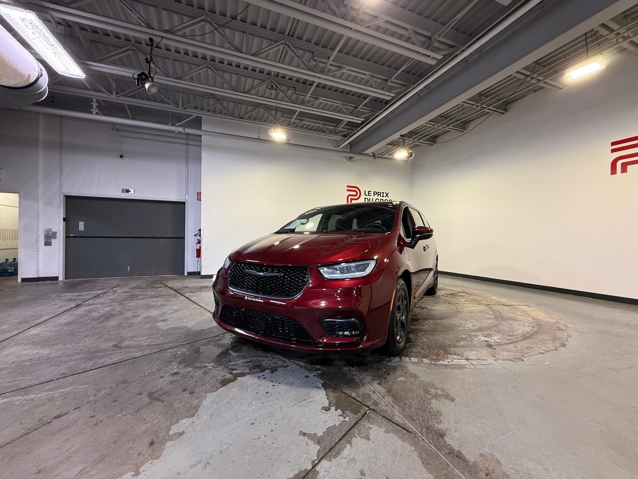 2023 Chrysler Pacifica Hybrid TOURING-6