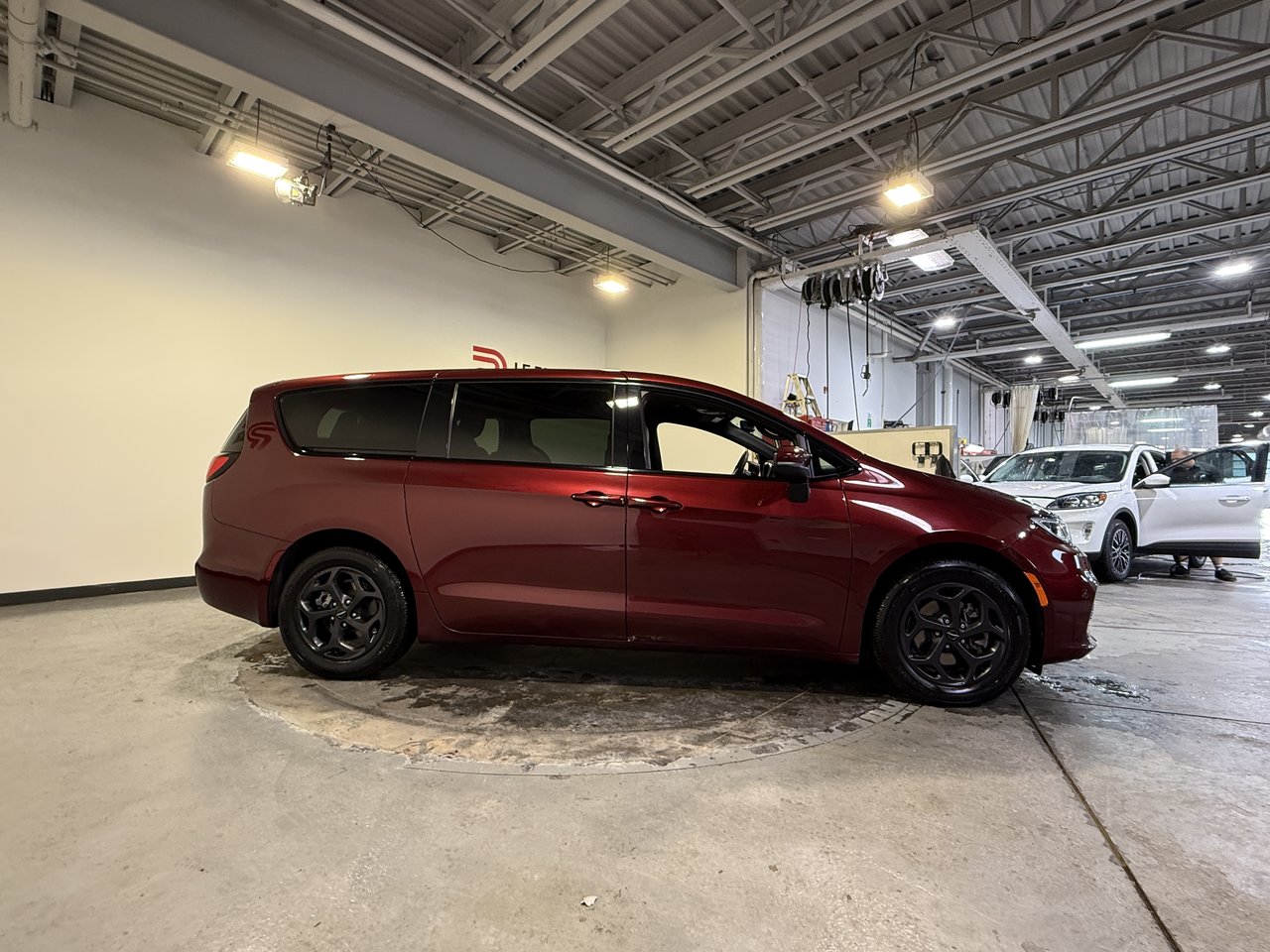 2023 Chrysler Pacifica Hybrid TOURING-1