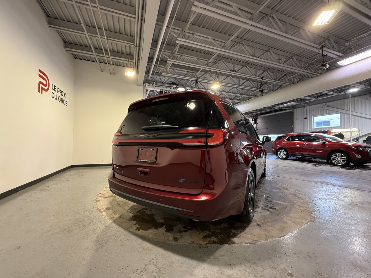 2023 Chrysler Pacifica Hybrid TOURING-2
