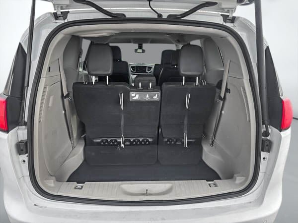 Chrysler Pacifica touring l 2017-15