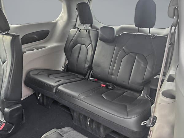 Chrysler Pacifica touring l 2017-14