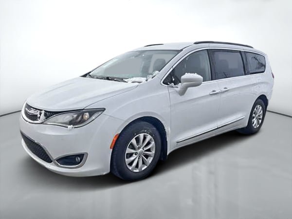 Chrysler Pacifica touring l 2017-2