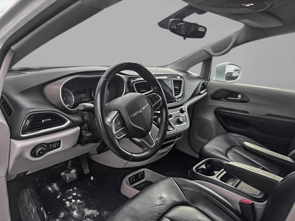 Chrysler Pacifica touring l 2017-9