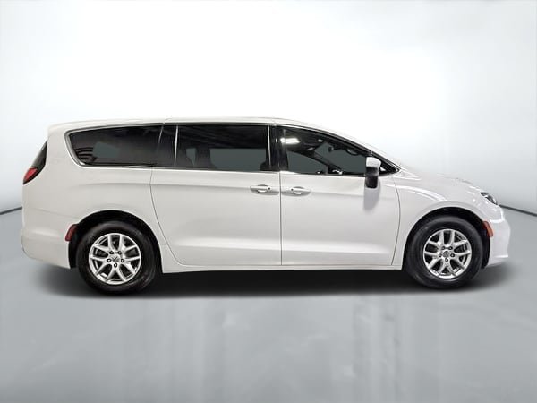 2023 Chrysler Pacifica TOURING-1