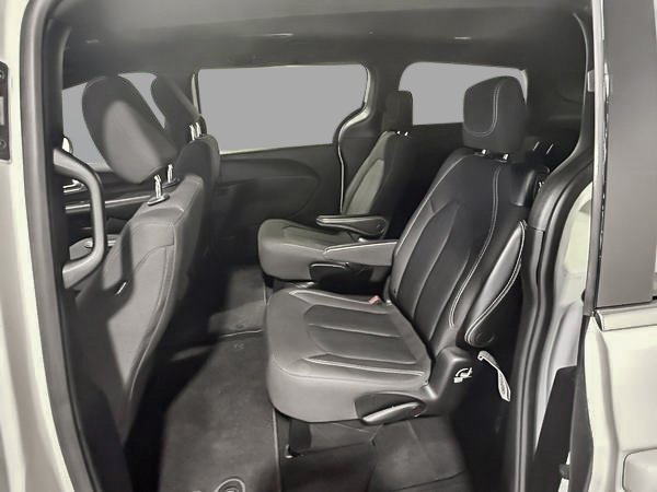2023 Chrysler Pacifica TOURING-23