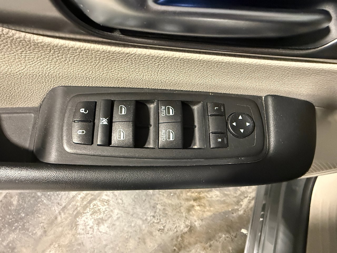 2023 Chrysler Pacifica TOURING-11