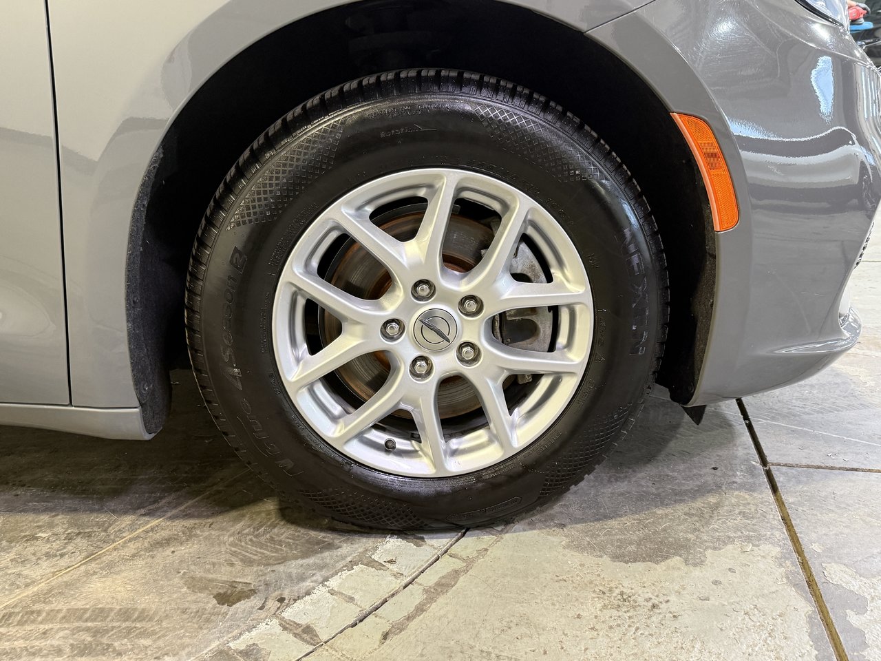 2023 Chrysler Pacifica TOURING-9