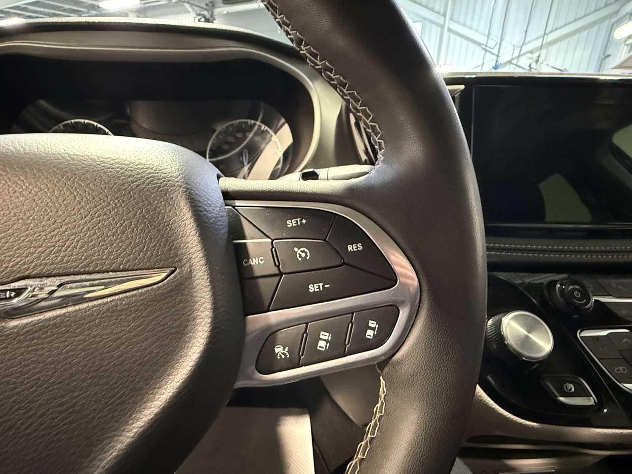 2023 Chrysler Pacifica TOURING-15