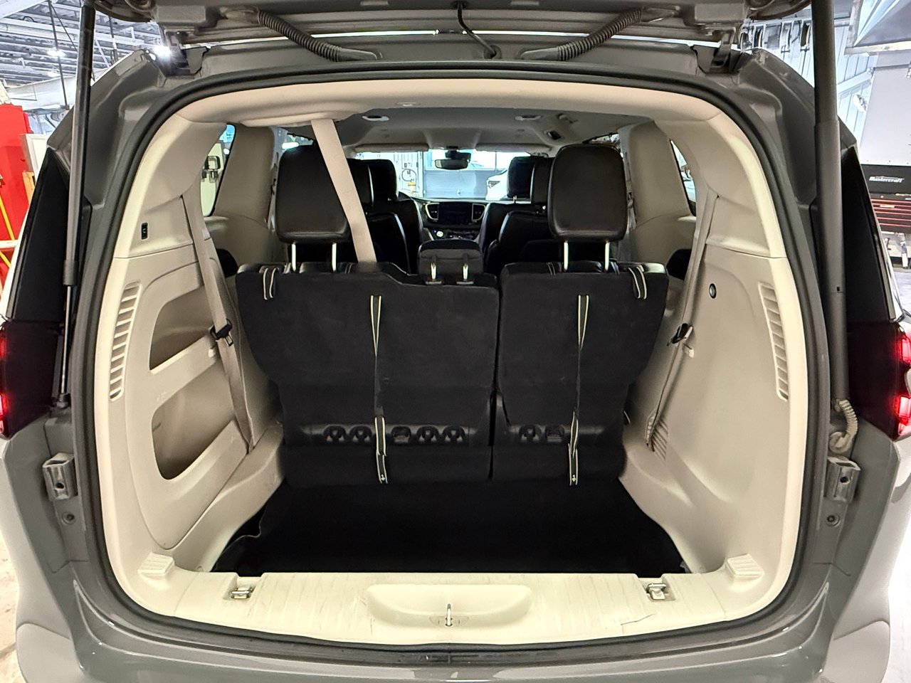 2023 Chrysler Pacifica TOURING-24