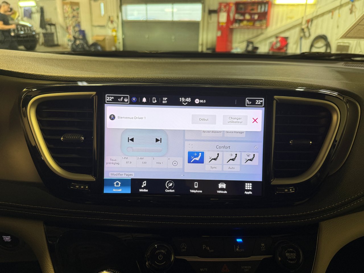 2023 Chrysler Pacifica TOURING-19