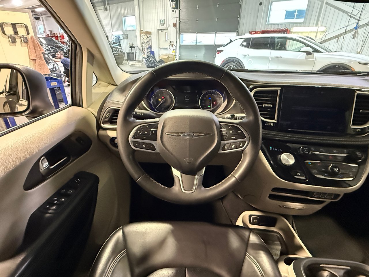 2023 Chrysler Pacifica TOURING-13