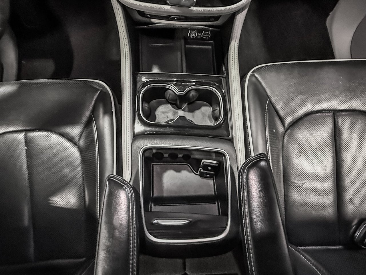 Chrysler Pacifica LIMITED AWD 2024-23
