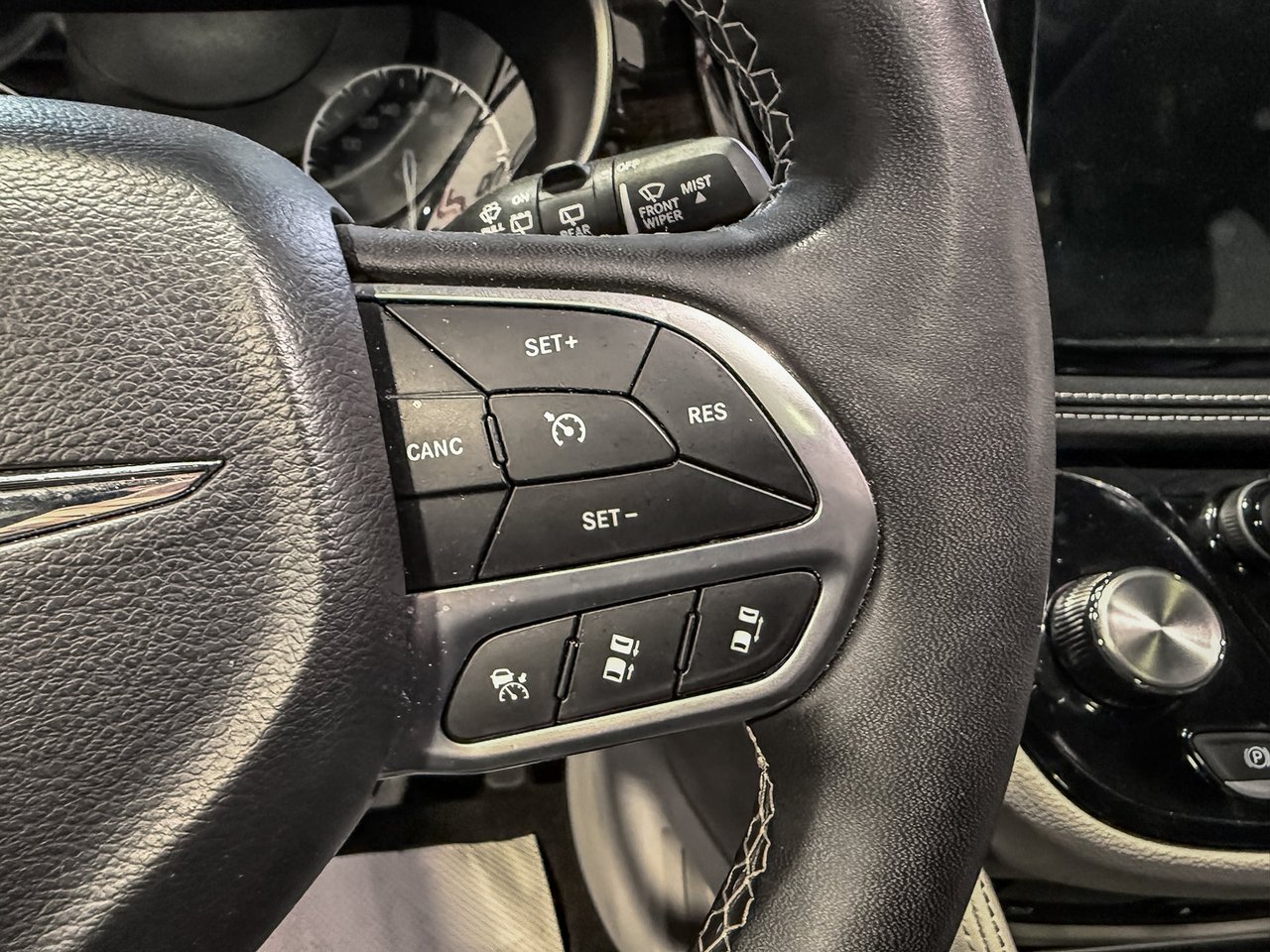 Chrysler Pacifica LIMITED AWD 2024-16