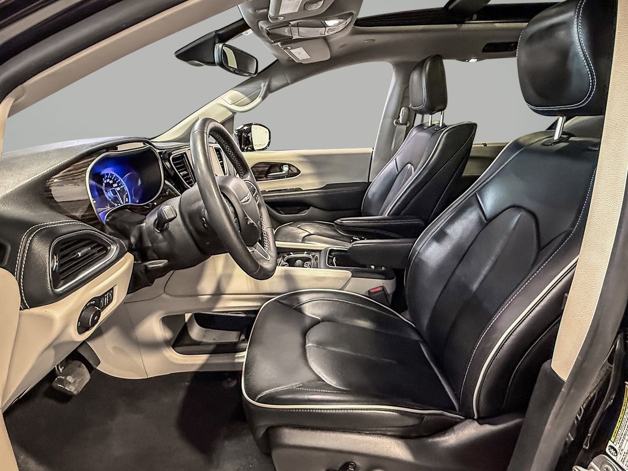 Chrysler Pacifica LIMITED AWD 2024-13