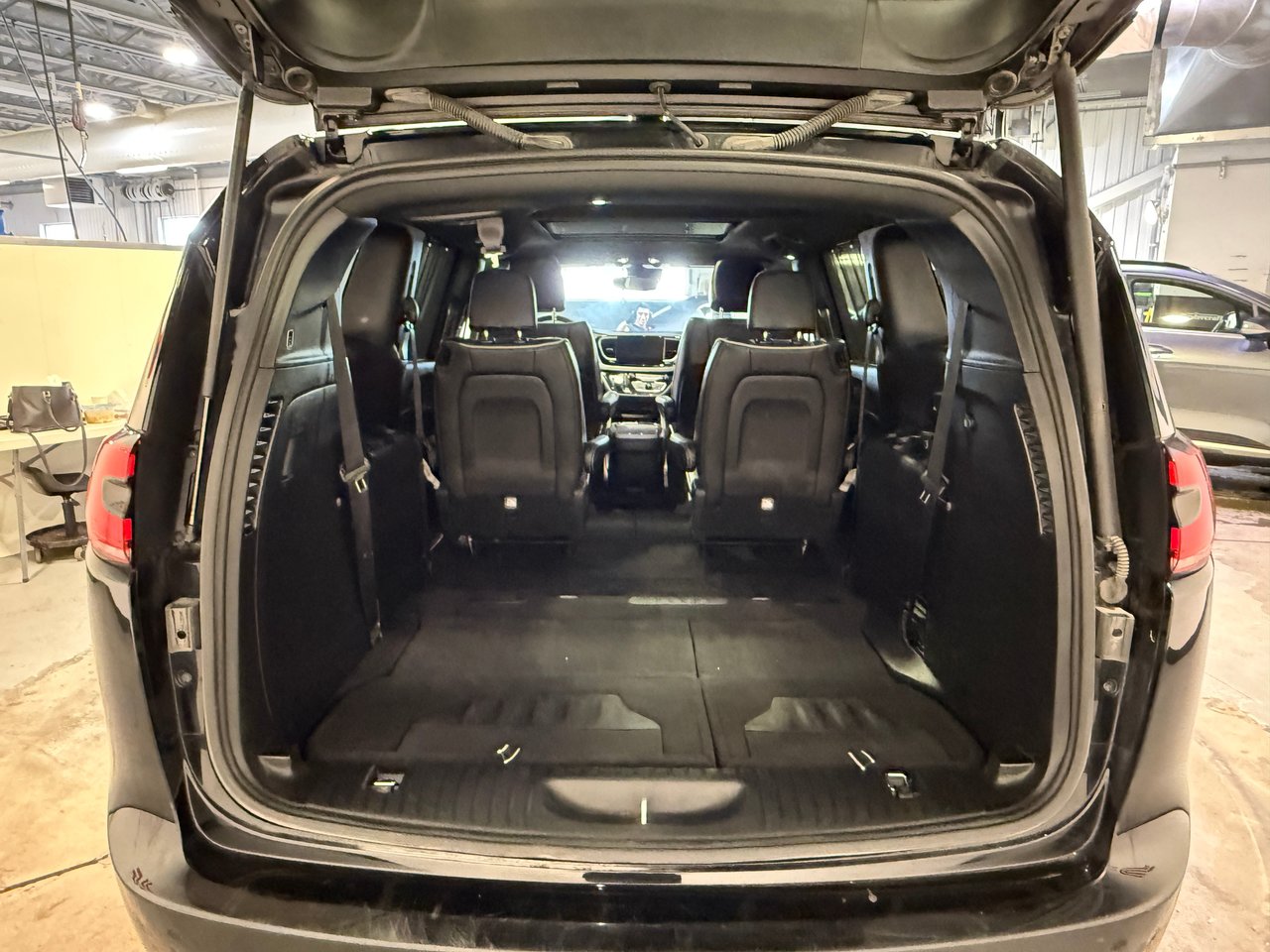 2025 Chrysler Pacifica Limited-25