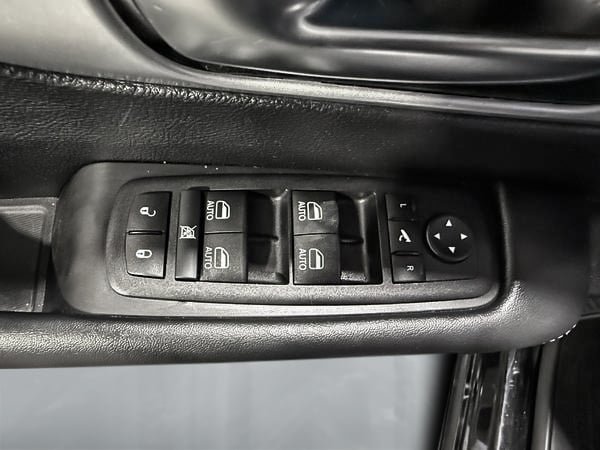 Chrysler Pacifica Limited 2025-12
