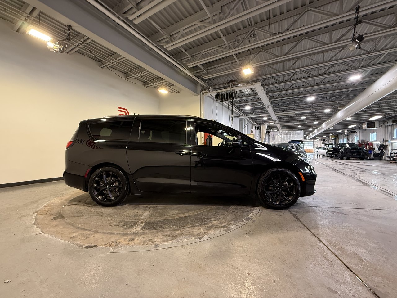 2025 Chrysler Pacifica Limited-1