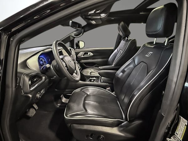 Chrysler Pacifica Limited 2025-13