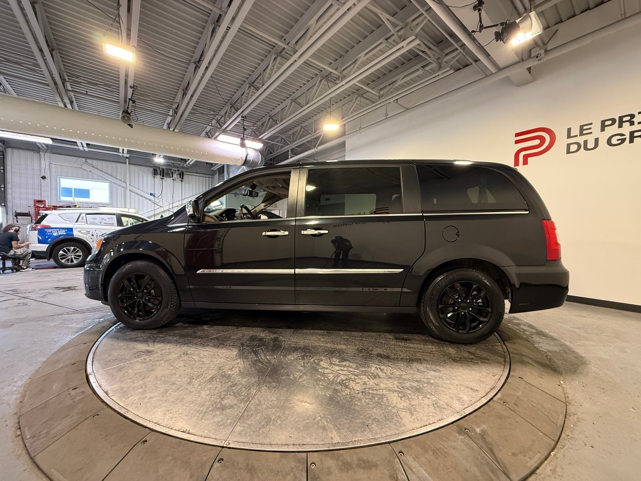 2015 Chrysler Town & Country Limited-5