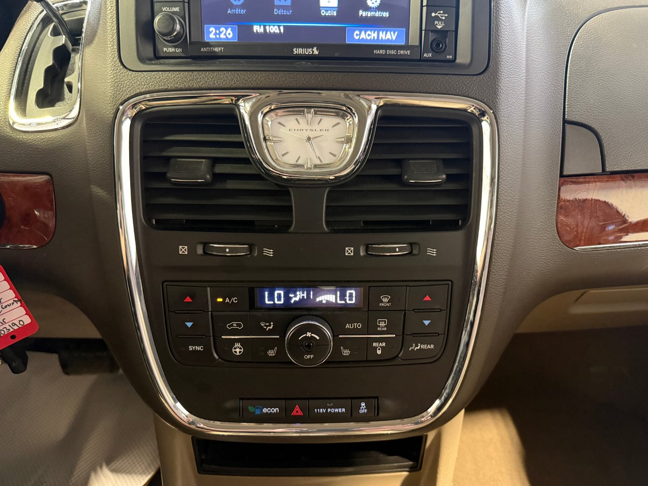 2015 Chrysler Town & Country Limited-21