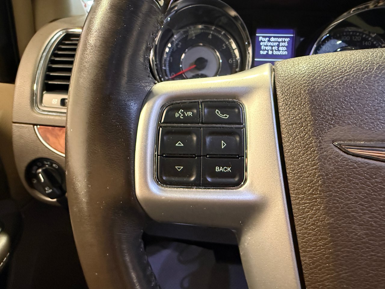 2015 Chrysler Town & Country Limited-13