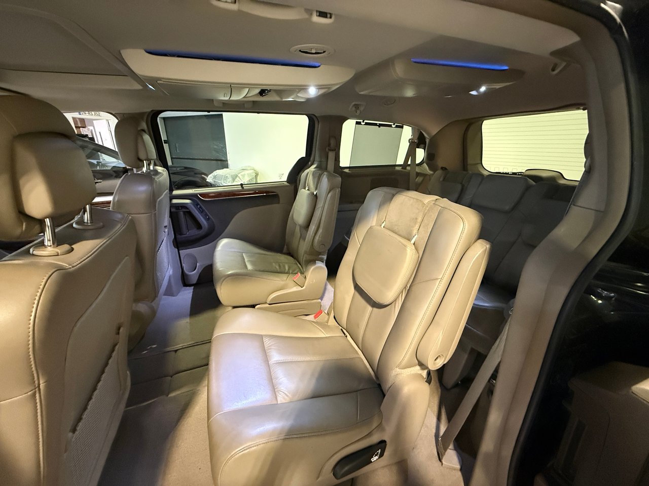 2015 Chrysler Town & Country Limited-22