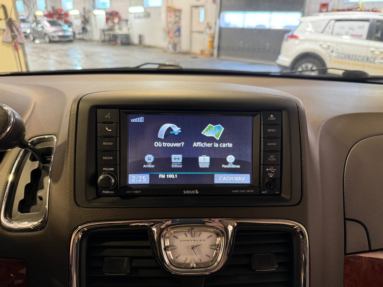 2015 Chrysler Town & Country Limited-19