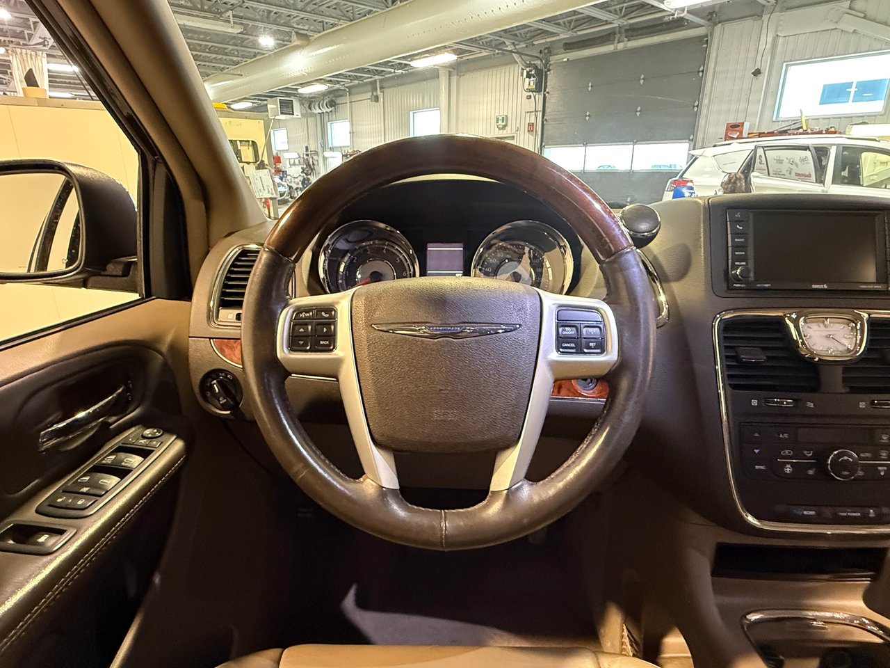 2015 Chrysler Town & Country Limited-12