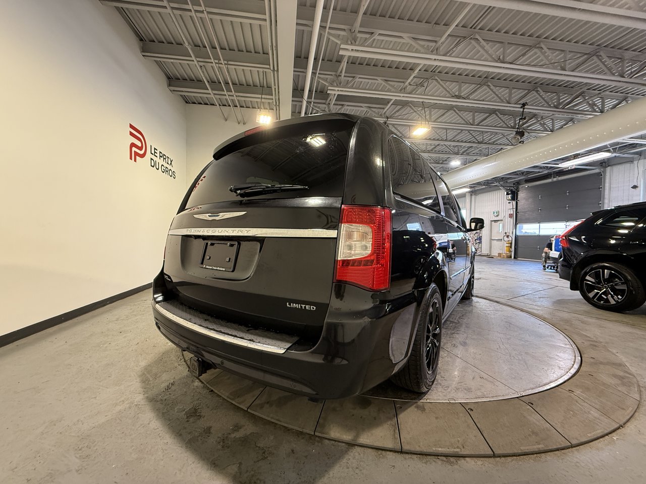 2015 Chrysler Town & Country Limited-2