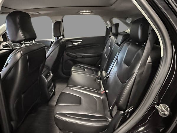 2021 Ford Edge Titanium-24