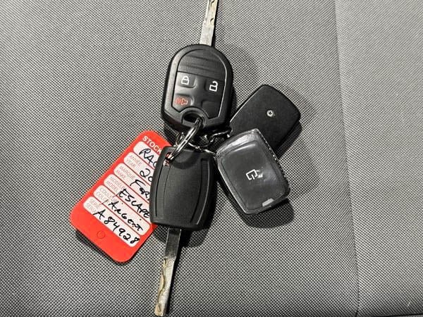 Ford Escape S 2017-26