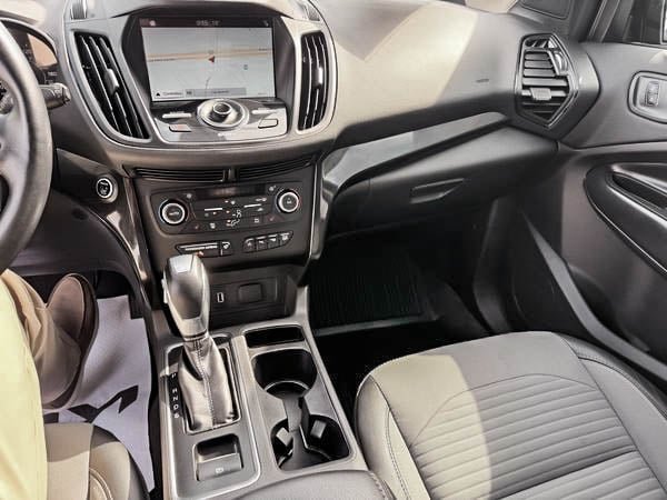 2019 Ford Escape TITANIUM AWD-24