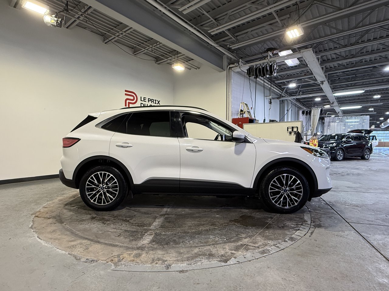 2022 Ford Escape TITANIUM PLUG IN-1