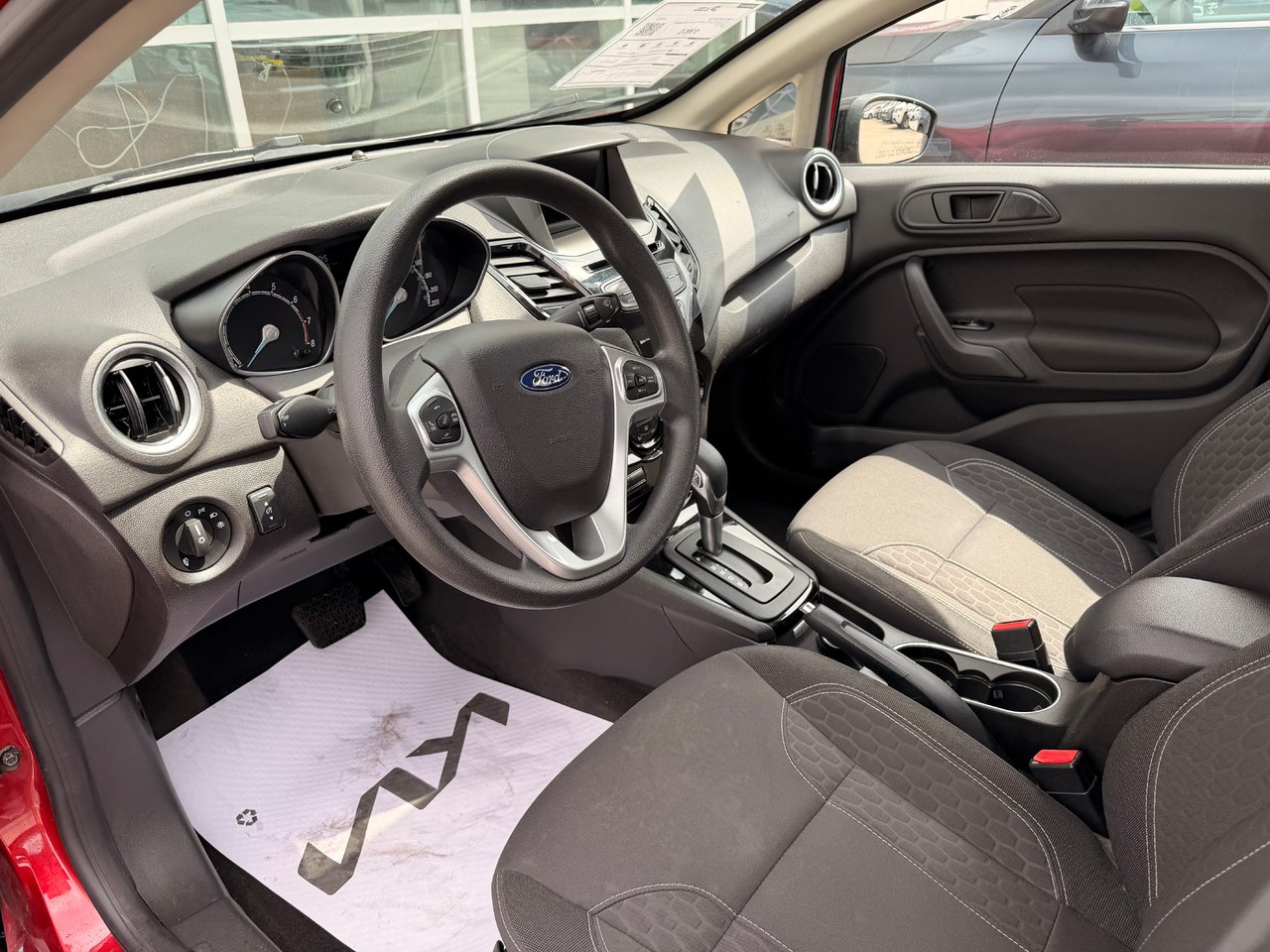 Ford Fiesta SE 2017-14