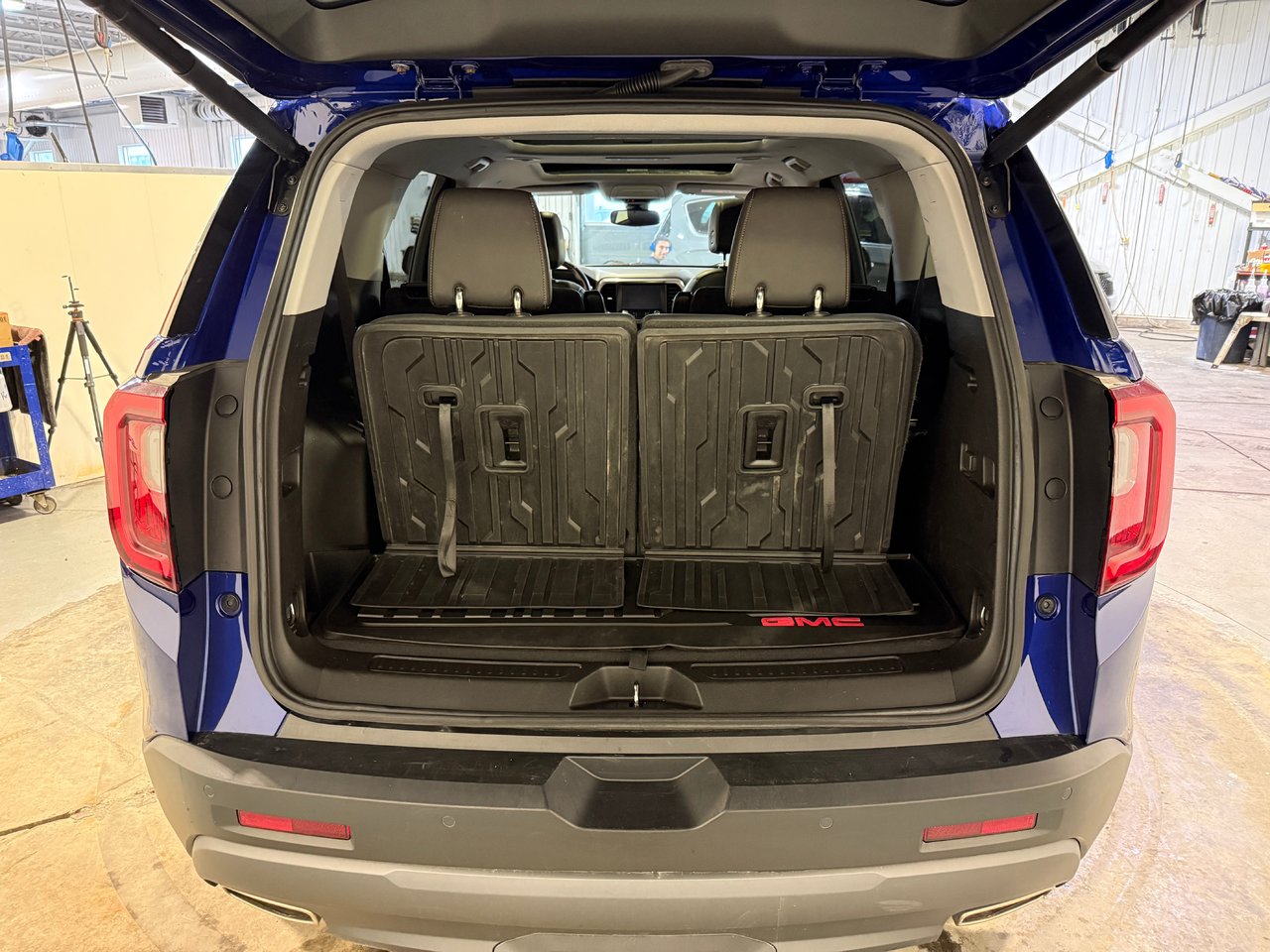 2023 GMC Acadia AT4-27