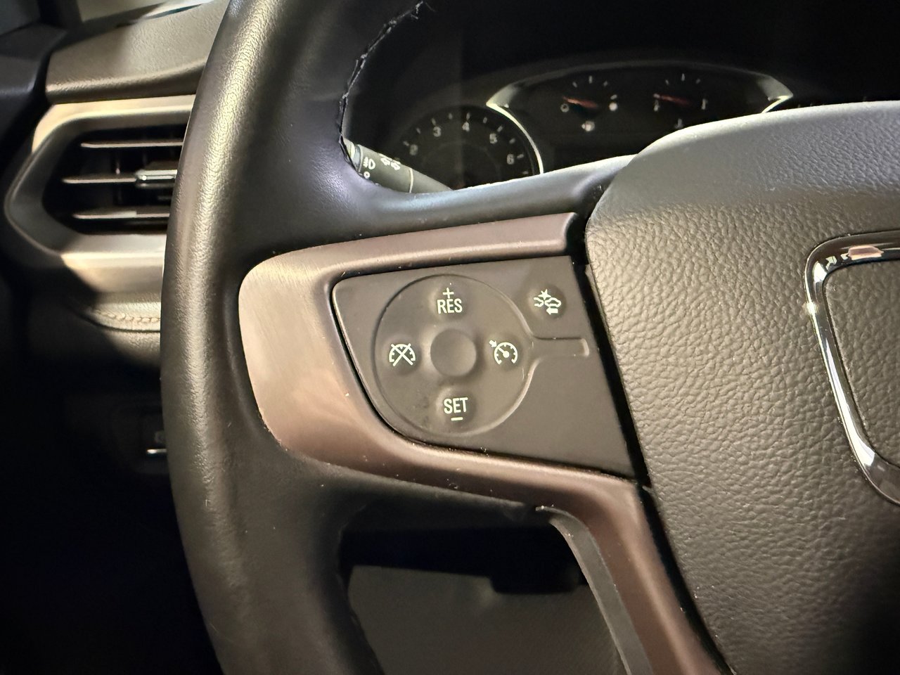 2023 GMC Acadia AT4-16