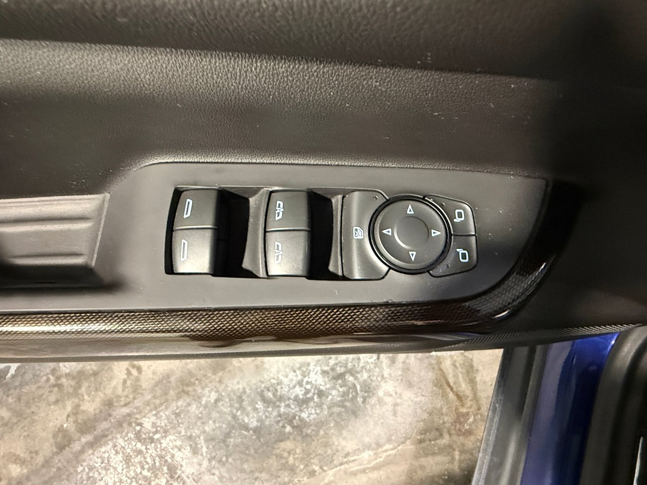 2023 GMC Acadia AT4-12