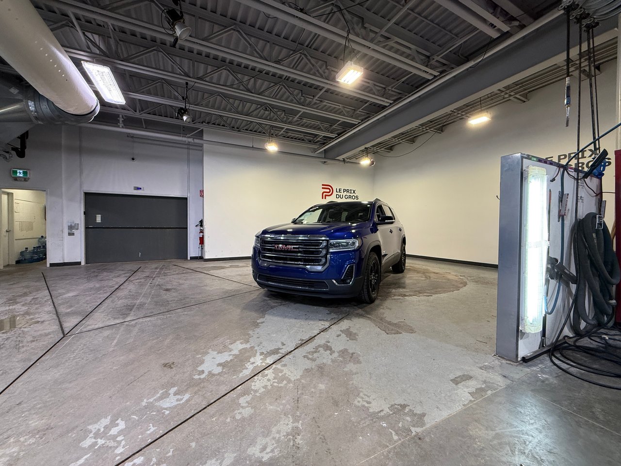 2023 GMC Acadia AT4-6