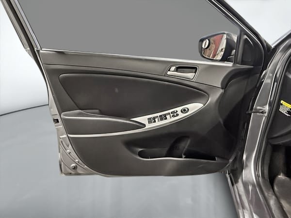 Hyundai Accent SE 2017-11