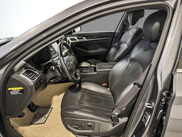 Hyundai Berline Genesis 3.8 2015-12