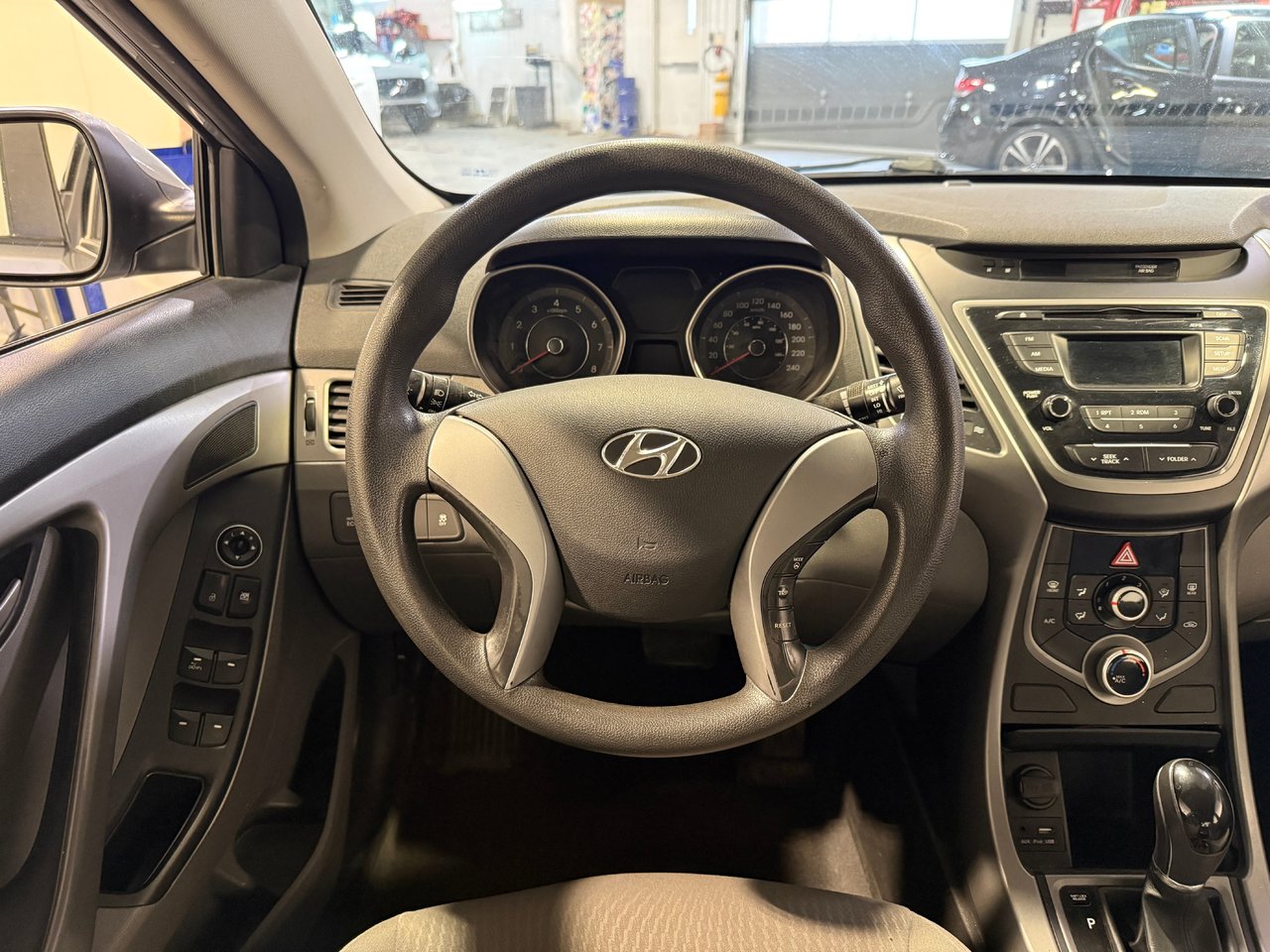 Hyundai Elantra LE 2016-13