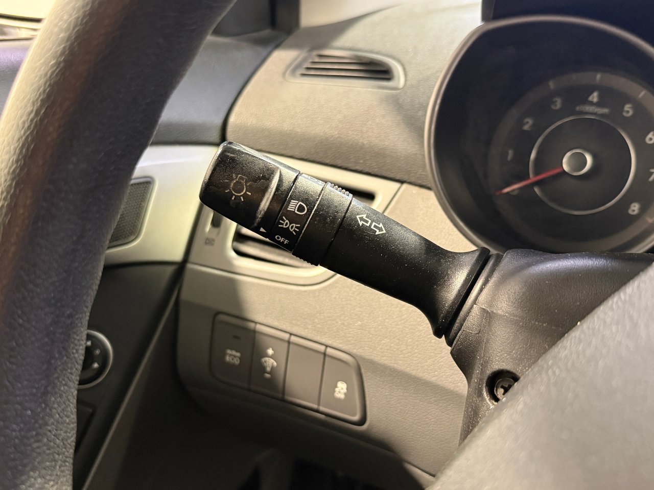 Hyundai Elantra LE 2016-16
