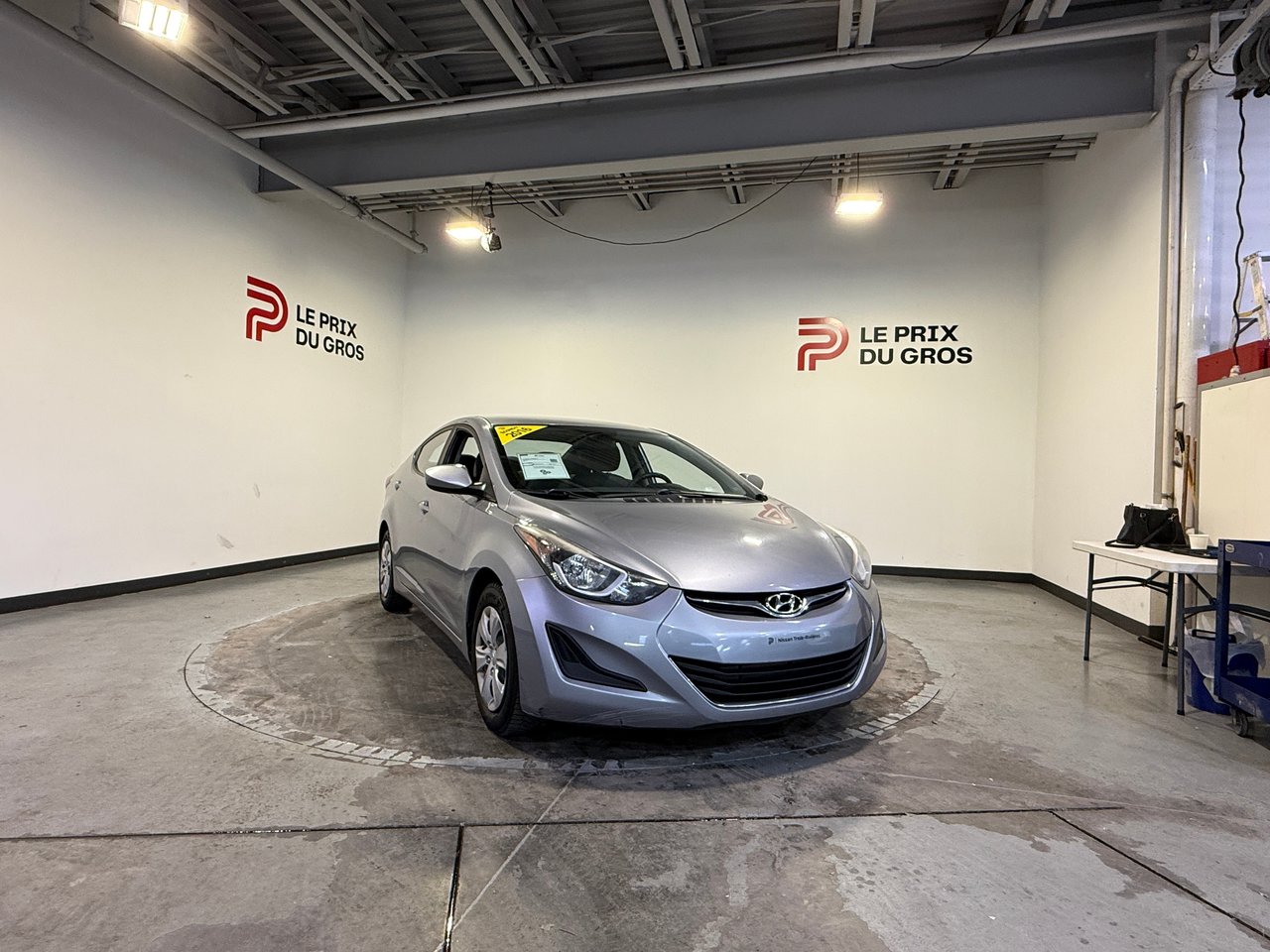 Hyundai Elantra LE 2016-0