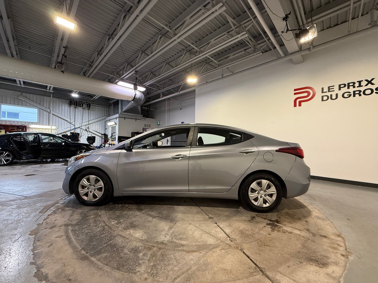 Hyundai Elantra LE 2016-5