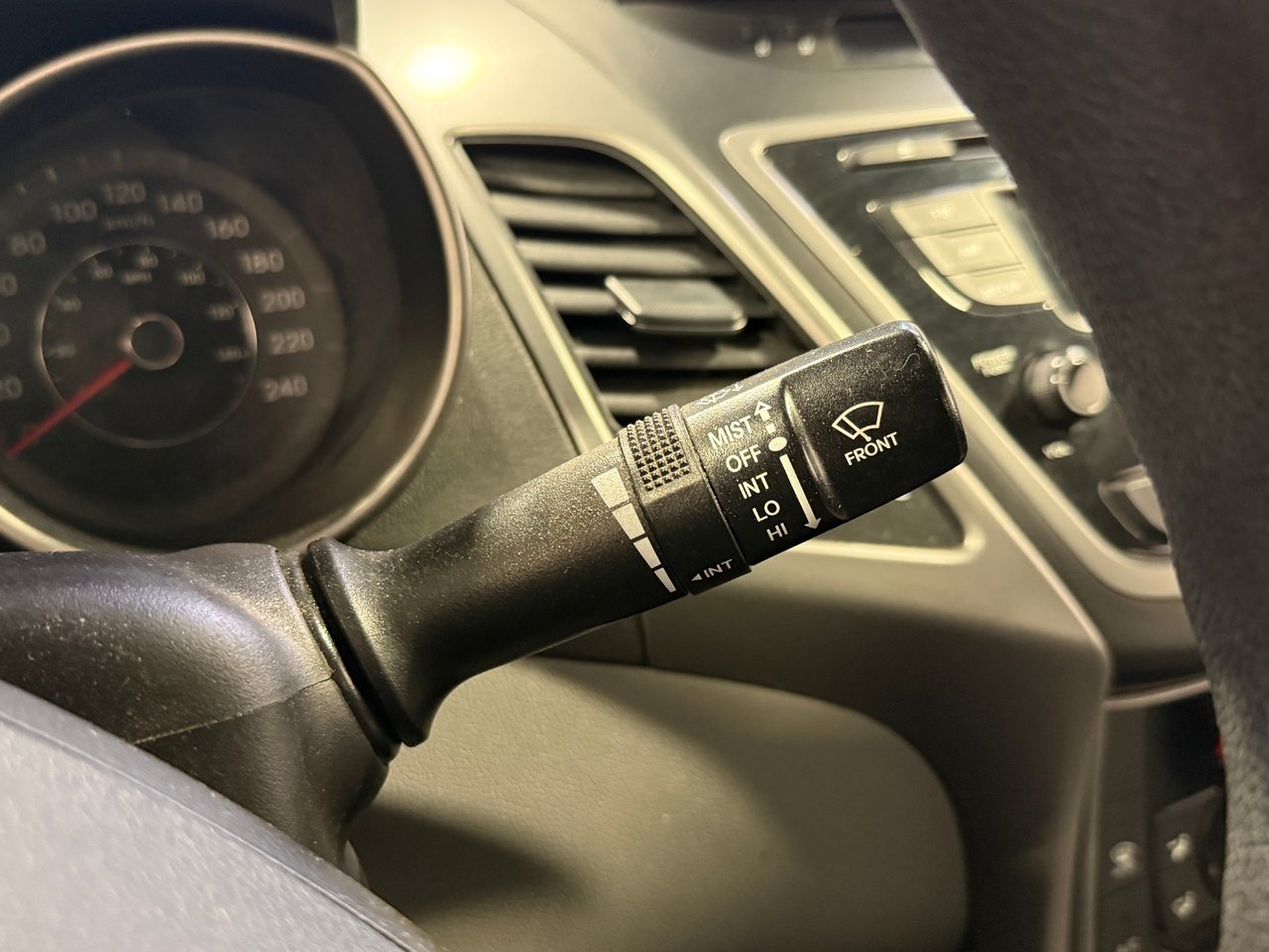 Hyundai Elantra LE 2016-17