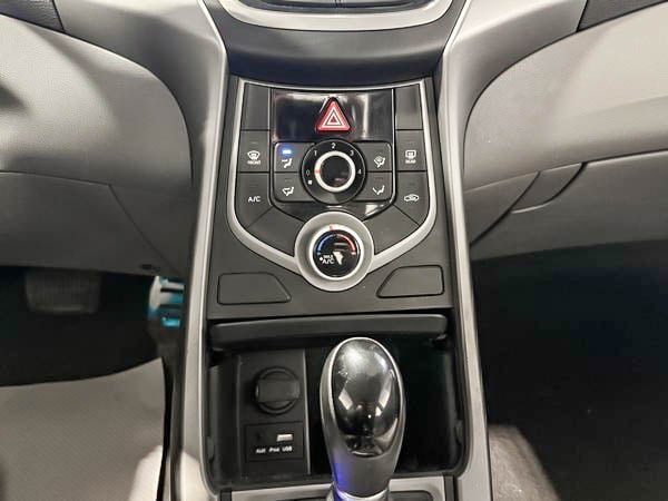 2016 Hyundai Elantra LE-20