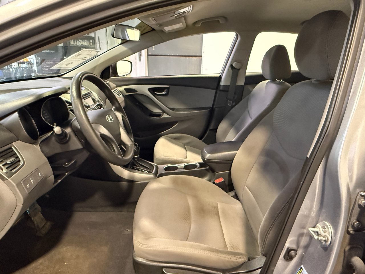 Hyundai Elantra LE 2016-12