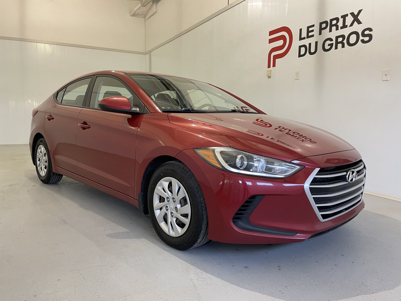 Hyundai Elantra LE 2017-0