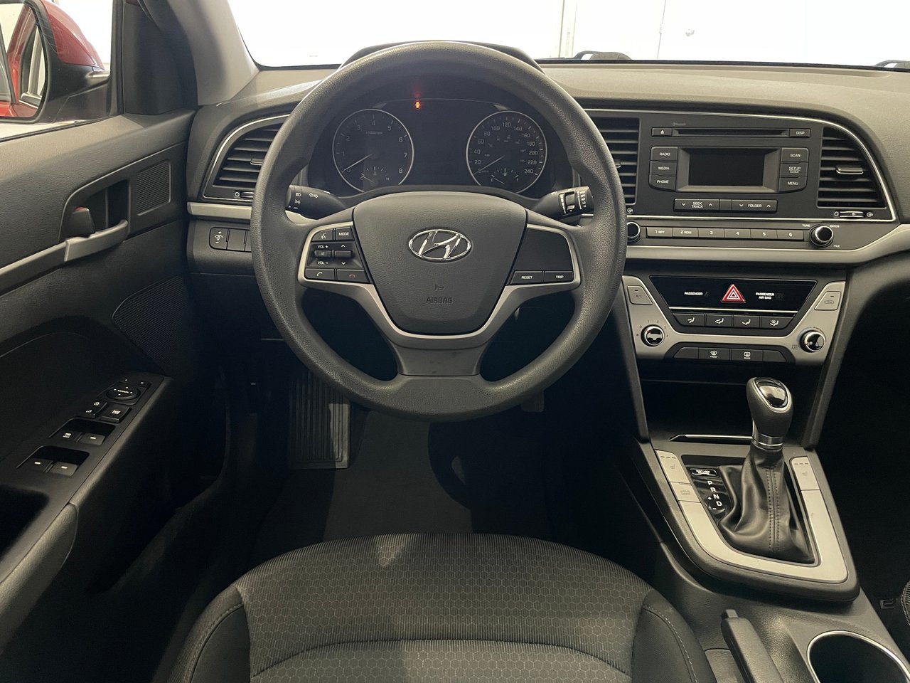 Hyundai Elantra LE 2017-7